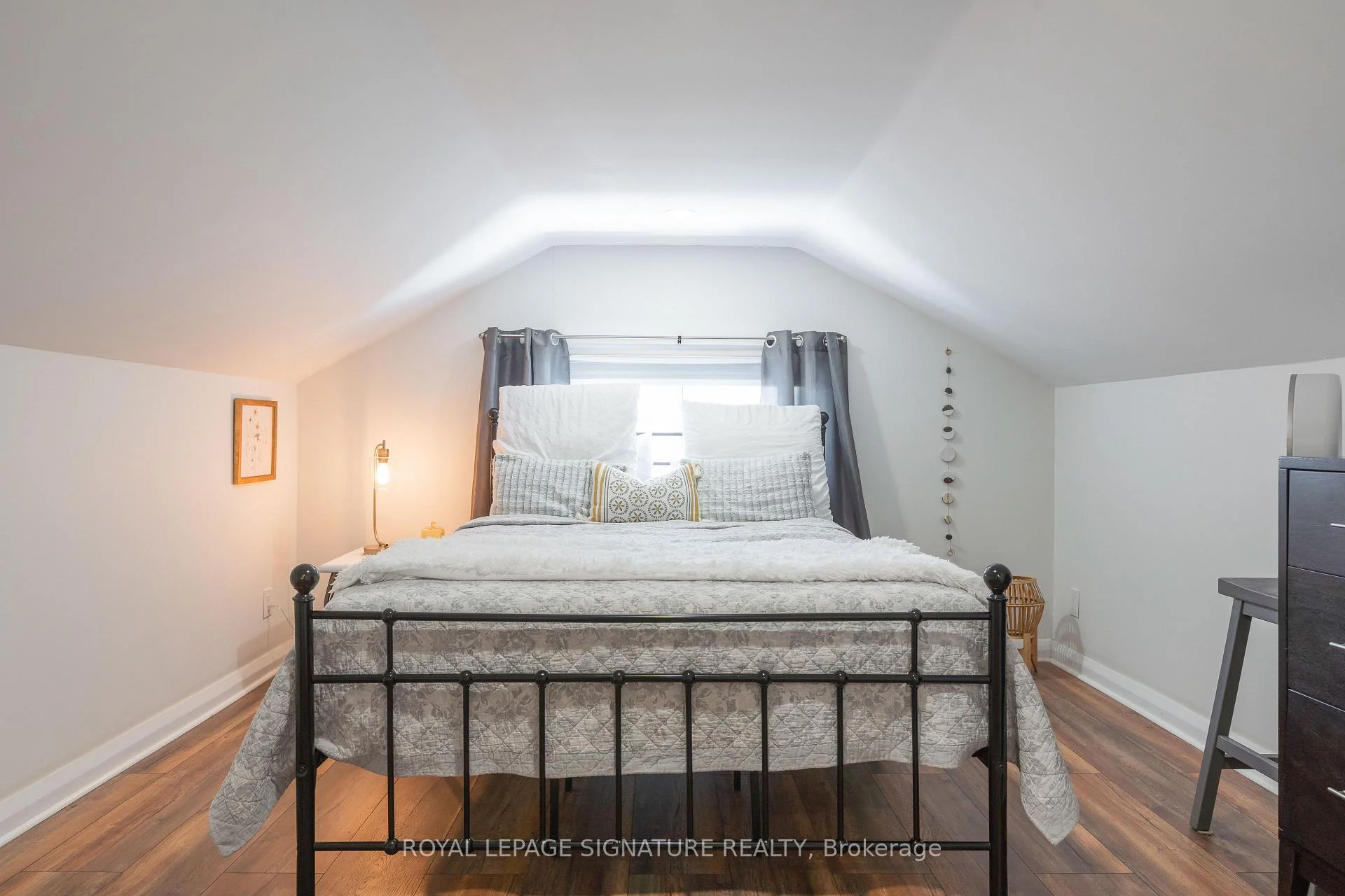 Photo 16 of 514 Ash Street, Whitby, Downtown Whitby — HOMEH