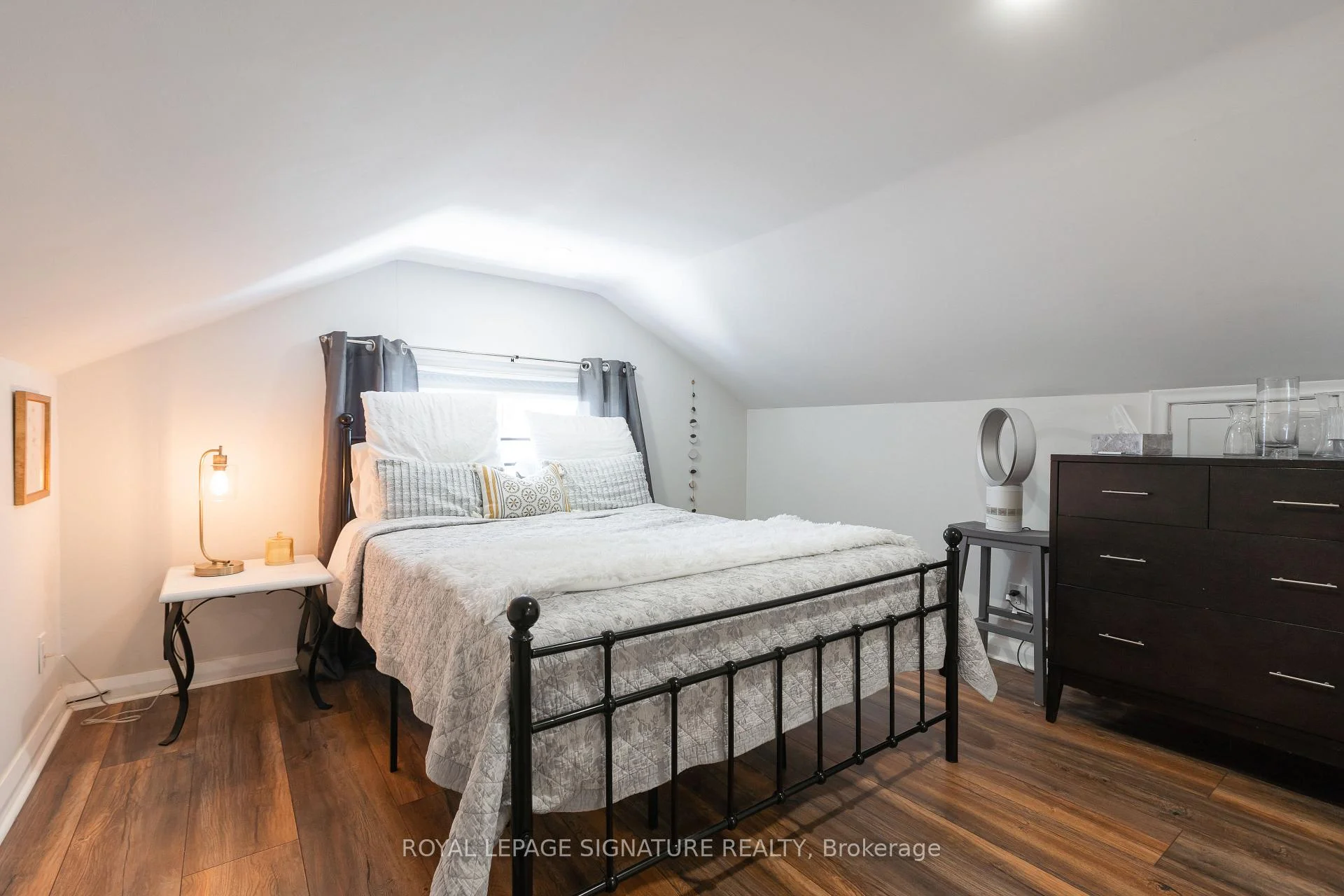 Photo 17 of 514 Ash Street, Whitby, Downtown Whitby — HOMEH