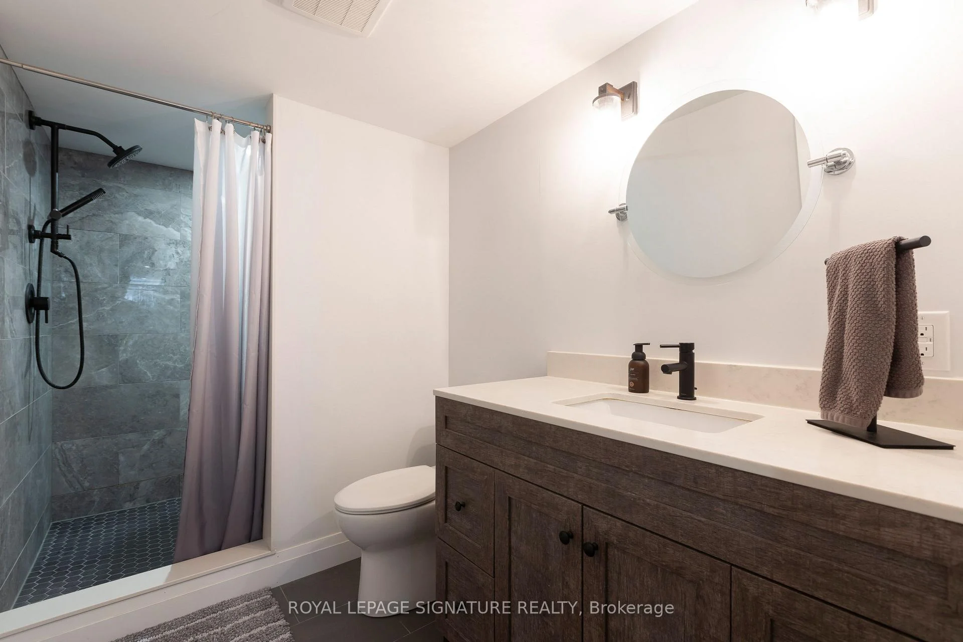 Photo 24 of 514 Ash Street, Whitby, Downtown Whitby — HOMEH