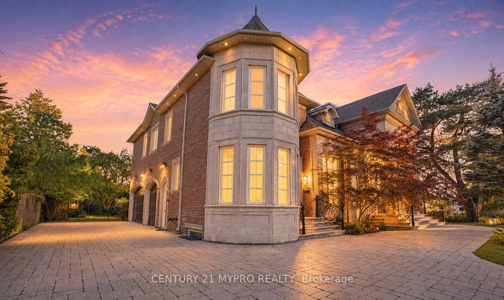 Photo 3 of 5 Saintfield Avenue, North York, Bridle Path-Sunnybrook-York Mills — HOMEH