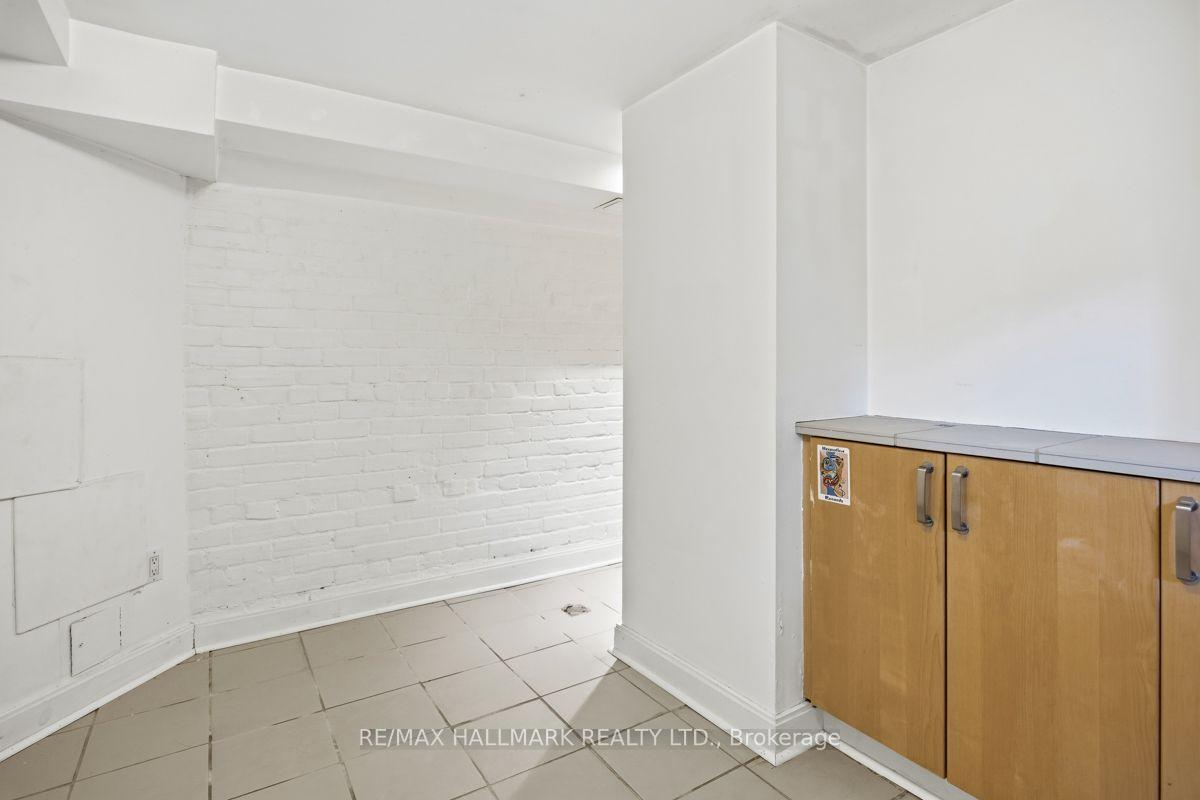 Photo 12 of Unit Lower (A), 321 Palmerston Boulevard, Toronto, Palmerston-Little Italy — HOMEH