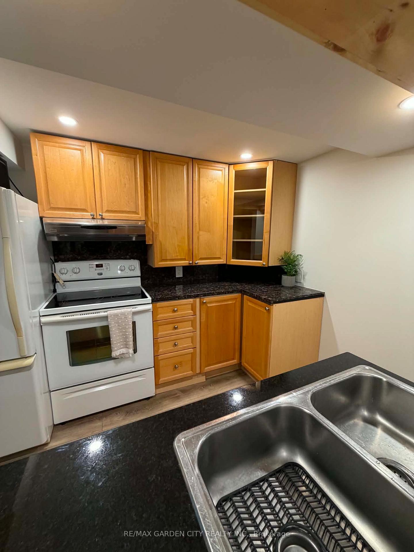 Photo 7 of 24 Lora Street, St. Catharines, Vine/Linwell — HOMEH