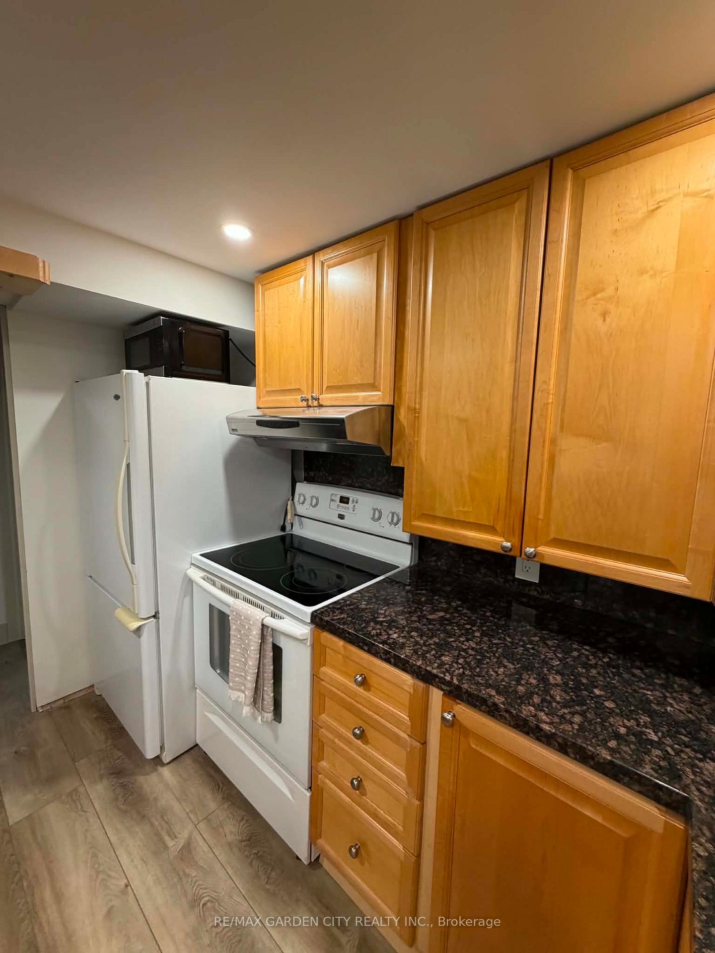 Photo 10 of 24 Lora Street, St. Catharines, Vine/Linwell — HOMEH