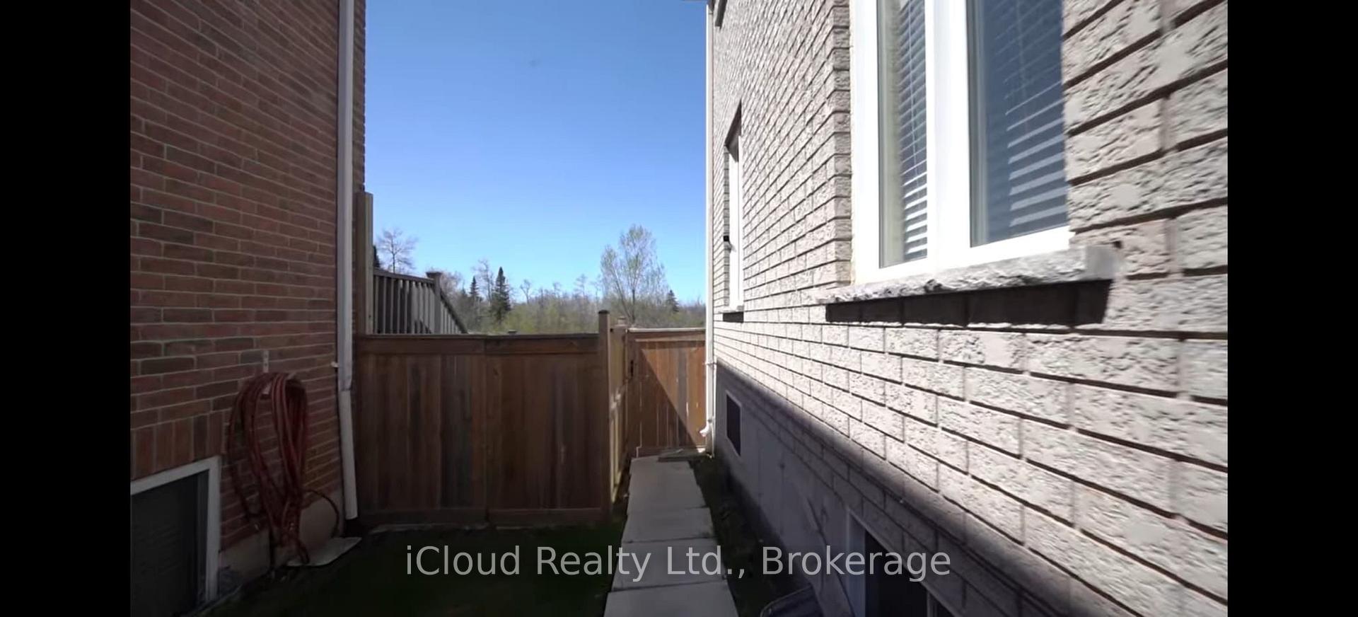 Photo 2 of 72 Graihawk Drive, Barrie, Ardagh — HOMEH