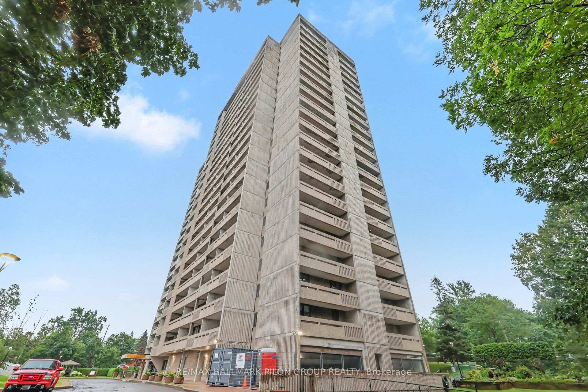 Front of Unit 1305, 415 Greenview Avenue