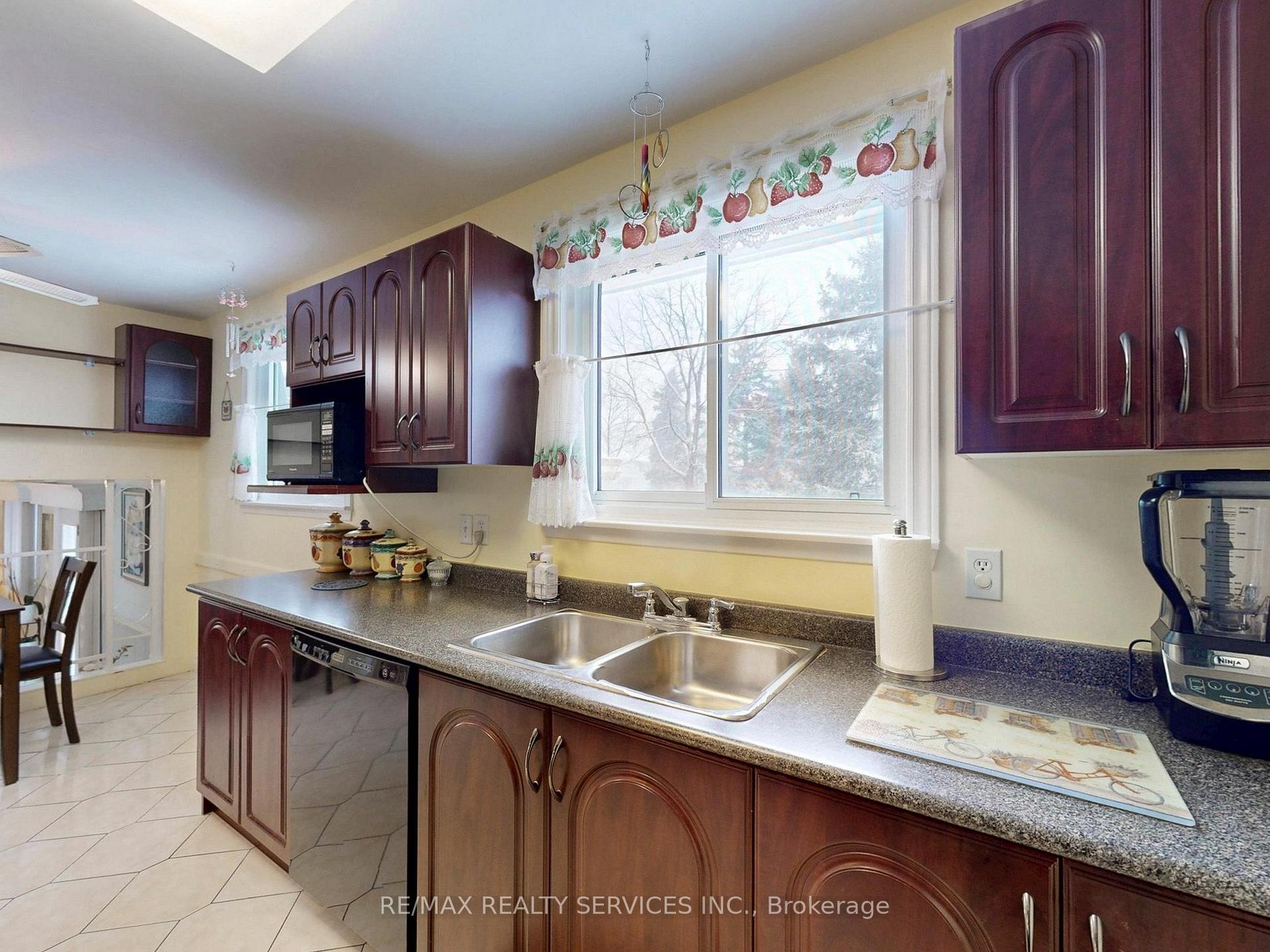 Photo 17 of 16 Grassington Crescent, Brampton, Northgate — HOMEH
