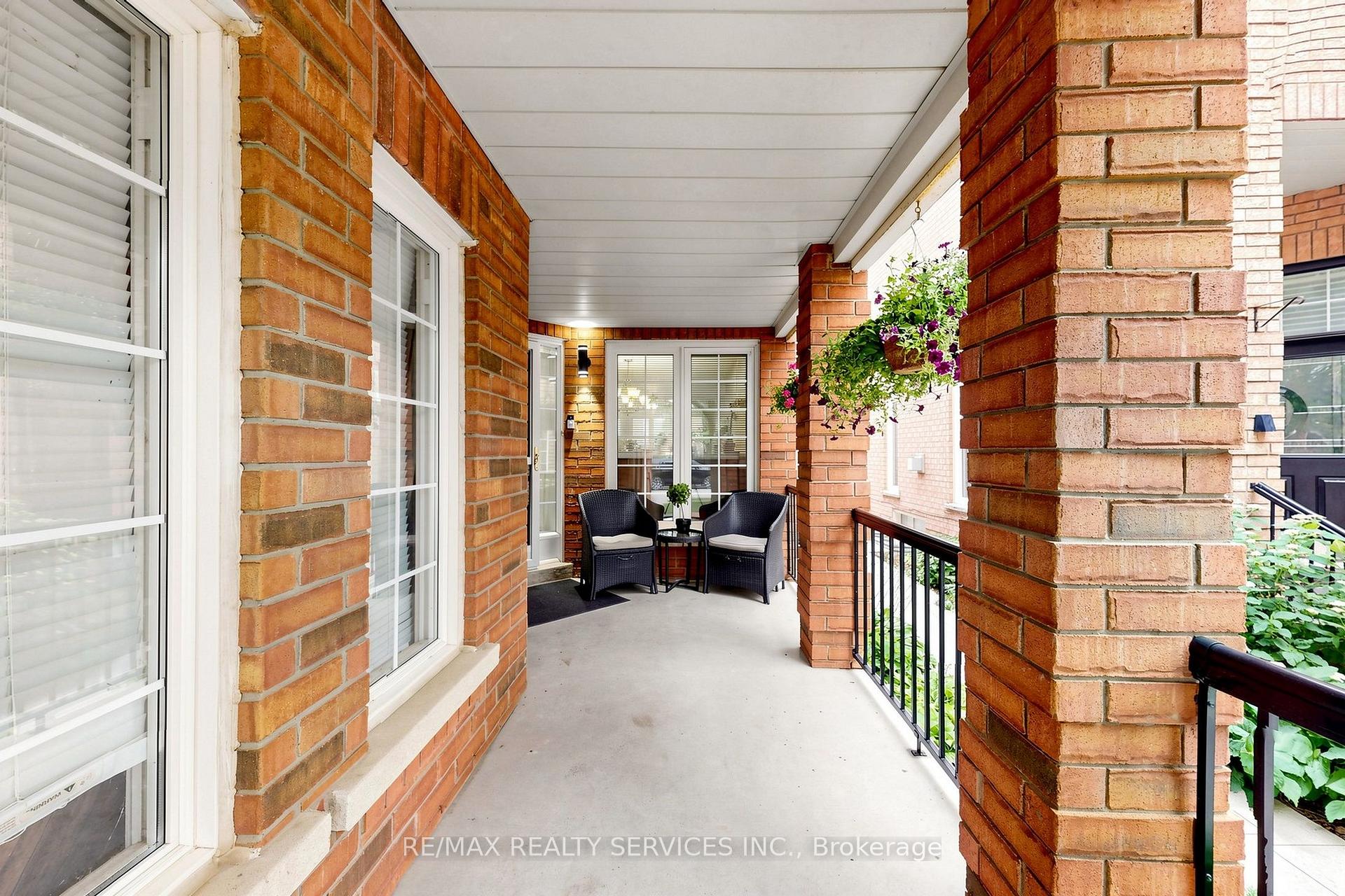 Photo 5 of 32 Hillpath Crescent, Brampton, Snelgrove — HOMEH