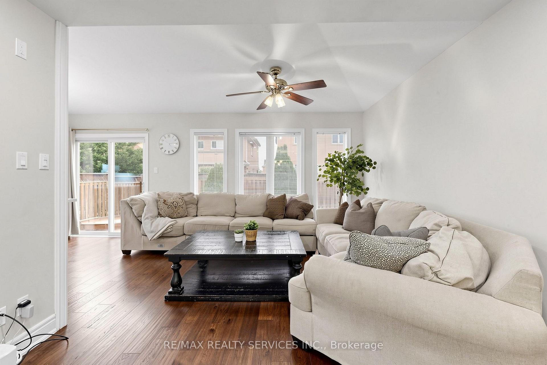 Photo 8 of 32 Hillpath Crescent, Brampton, Snelgrove — HOMEH