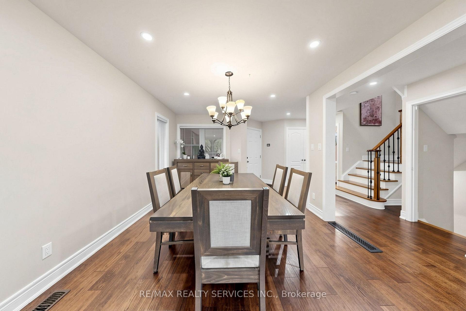 Photo 12 of 32 Hillpath Crescent, Brampton, Snelgrove — HOMEH