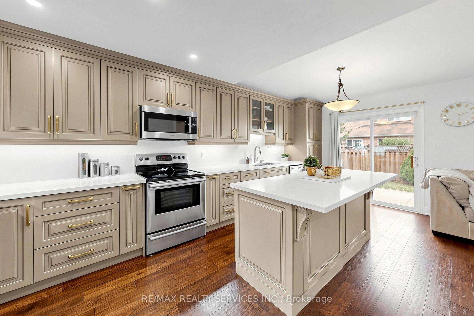 Photo 17 of 32 Hillpath Crescent, Brampton, Snelgrove — HOMEH