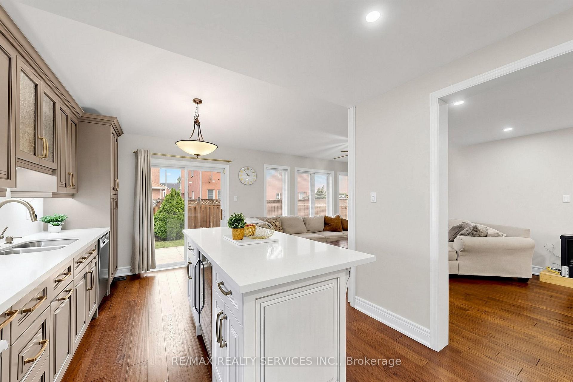 Photo 20 of 32 Hillpath Crescent, Brampton, Snelgrove — HOMEH