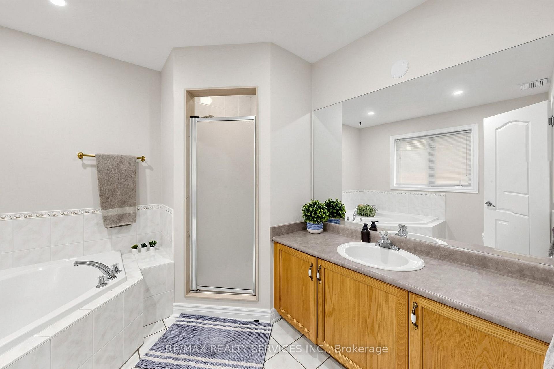 Photo 27 of 32 Hillpath Crescent, Brampton, Snelgrove — HOMEH
