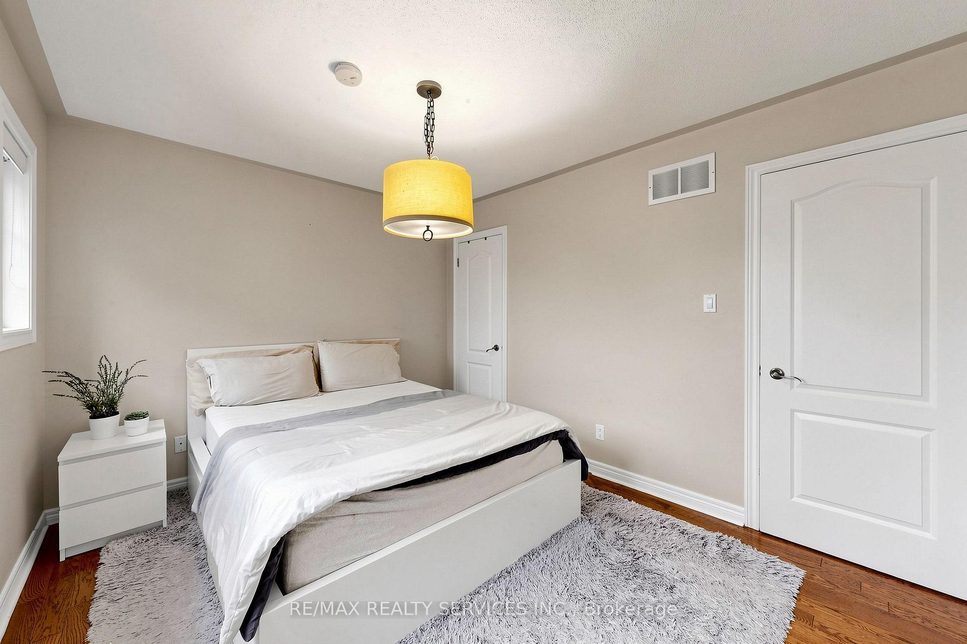 Photo 33 of 32 Hillpath Crescent, Brampton, Snelgrove — HOMEH