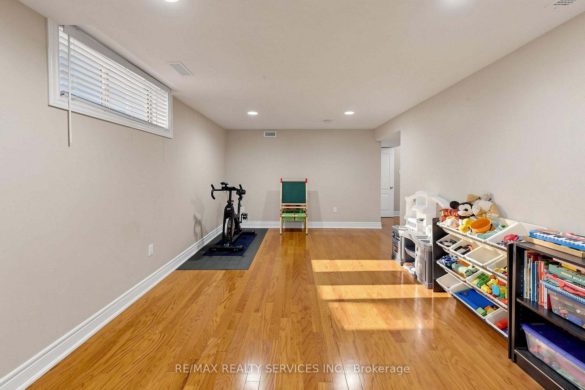 Photo 37 of 32 Hillpath Crescent, Brampton, Snelgrove — HOMEH
