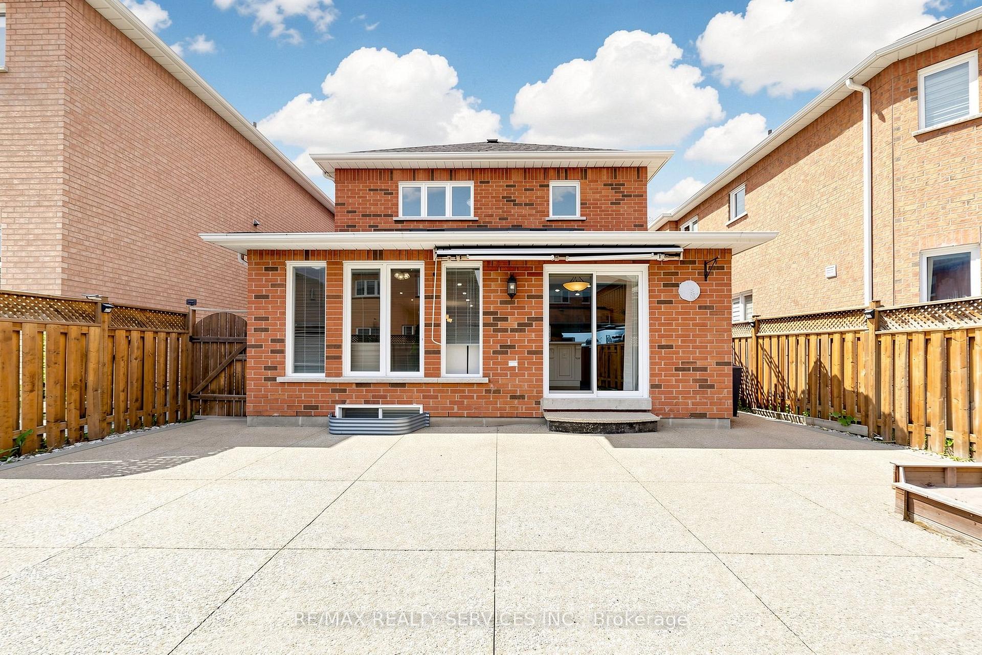 Photo 44 of 32 Hillpath Crescent, Brampton, Snelgrove — HOMEH