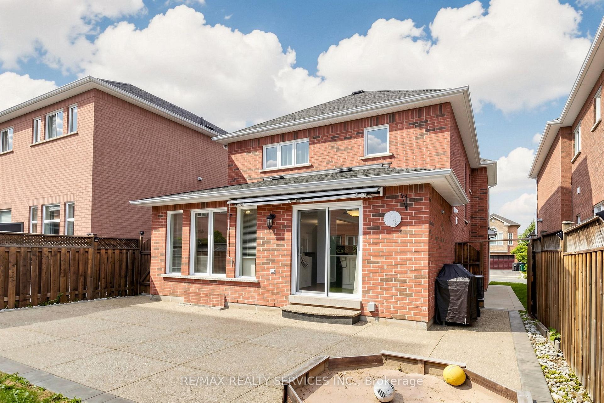 Photo 46 of 32 Hillpath Crescent, Brampton, Snelgrove — HOMEH