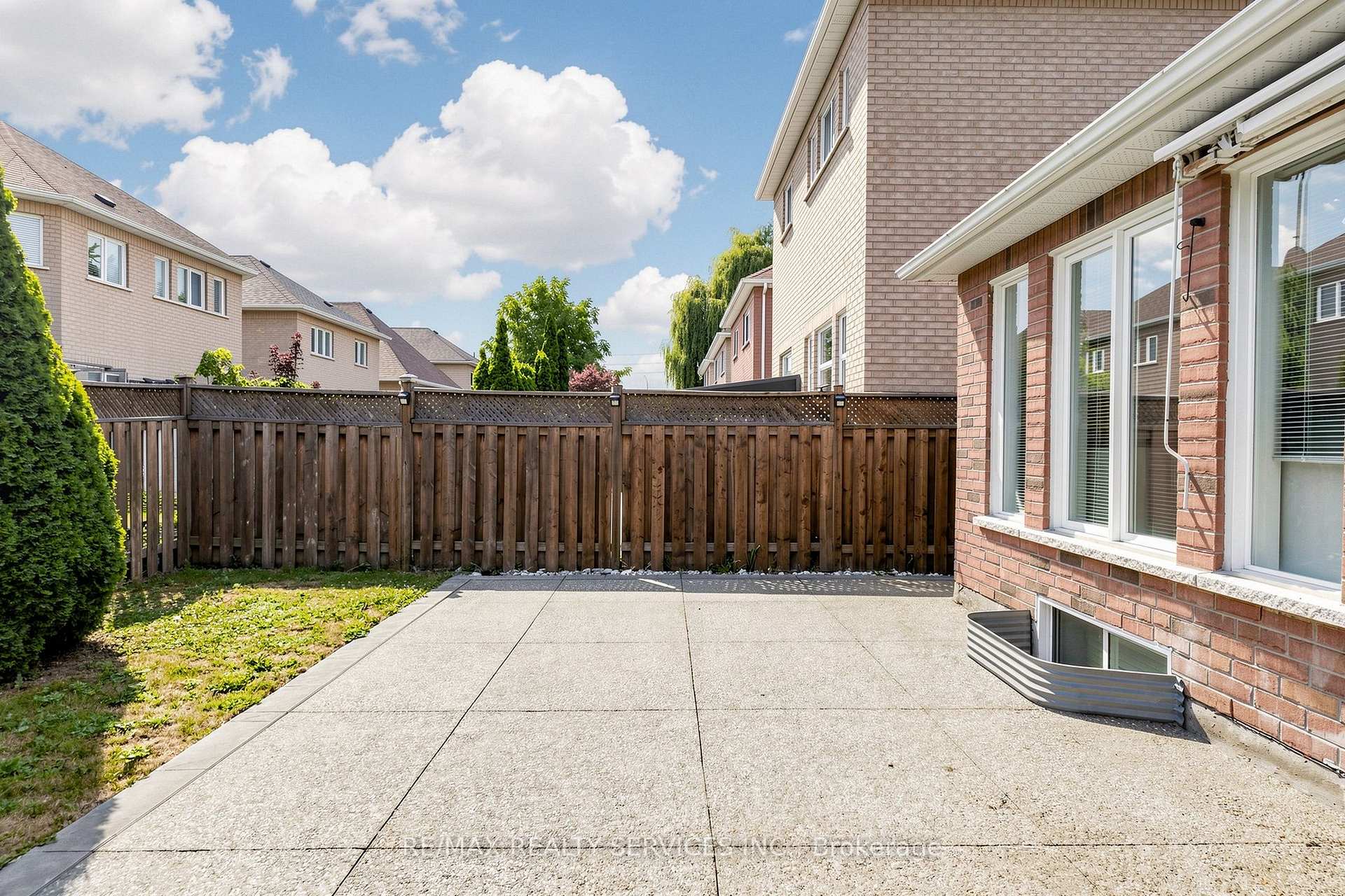 Photo 48 of 32 Hillpath Crescent, Brampton, Snelgrove — HOMEH