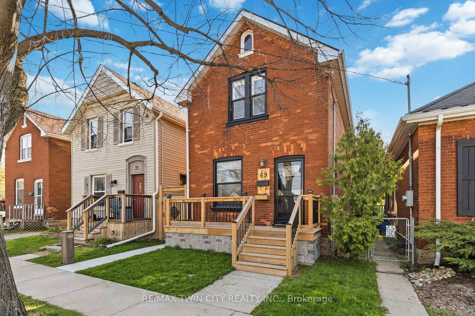 Photo 2 of 69 St Paul Avenue, Brantford, Holmedale — HOMEH