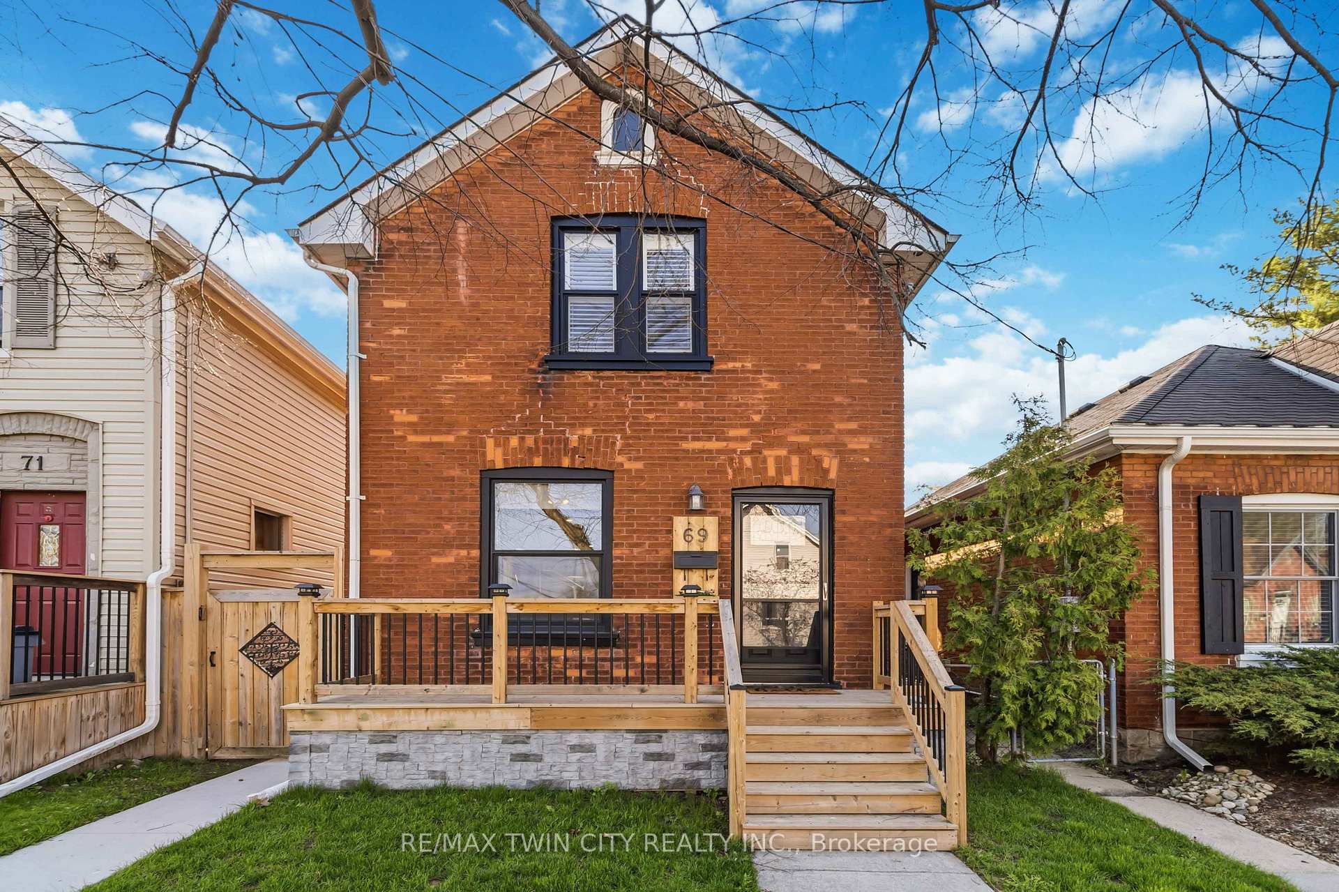 Photo 4 of 69 St Paul Avenue, Brantford, Holmedale — HOMEH