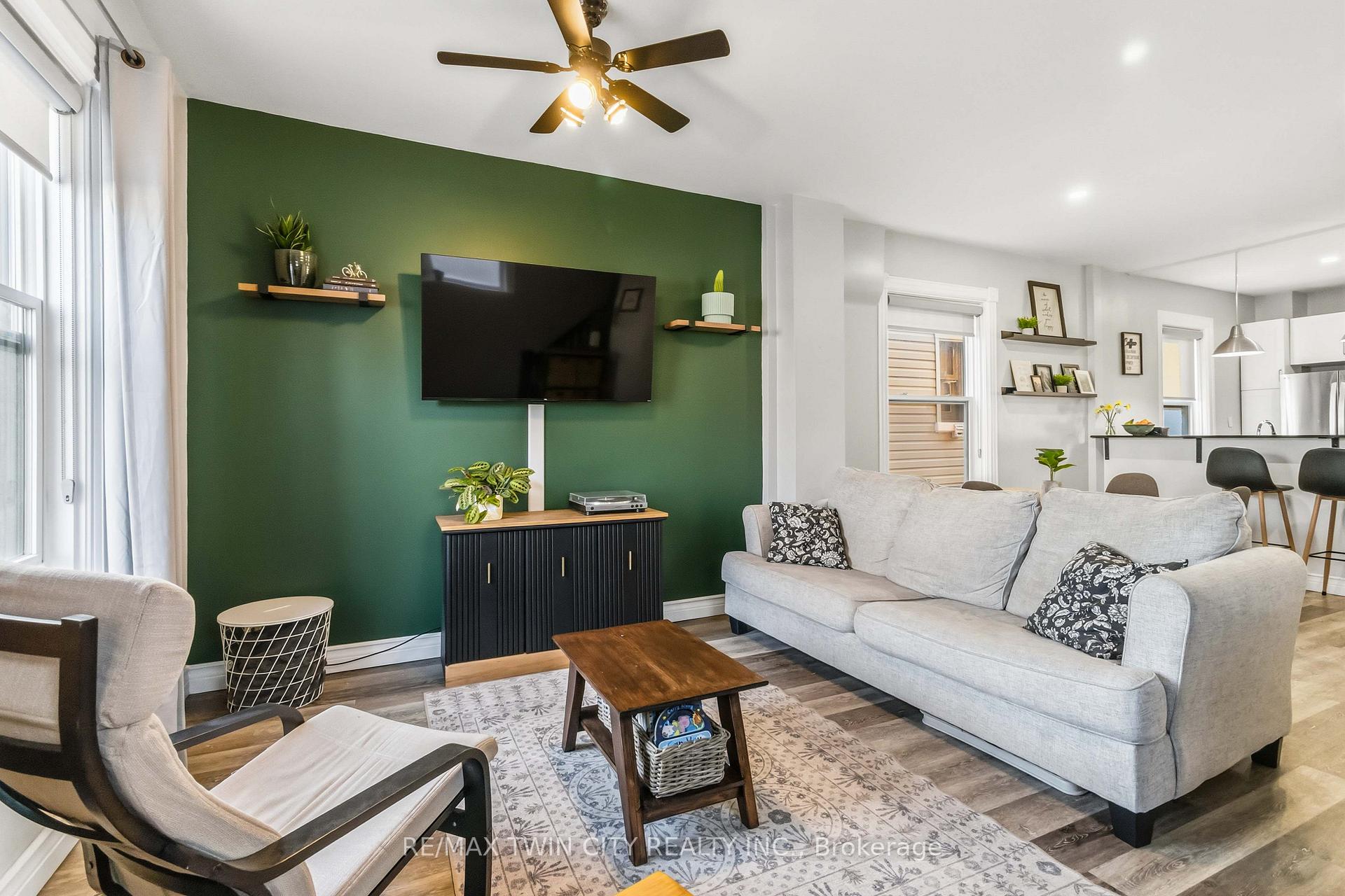 Photo 6 of 69 St Paul Avenue, Brantford, Holmedale — HOMEH