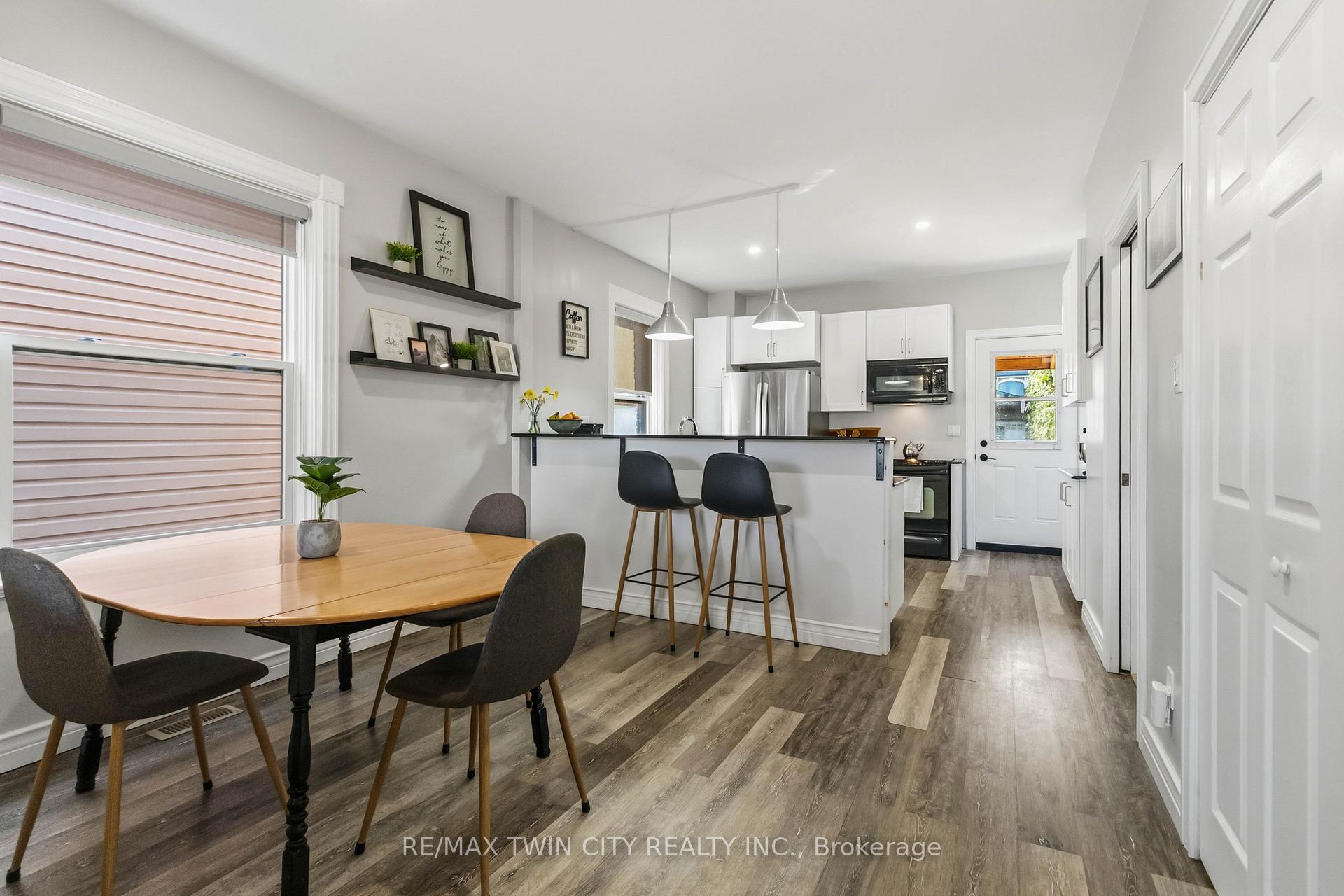 Photo 10 of 69 St Paul Avenue, Brantford, Holmedale — HOMEH