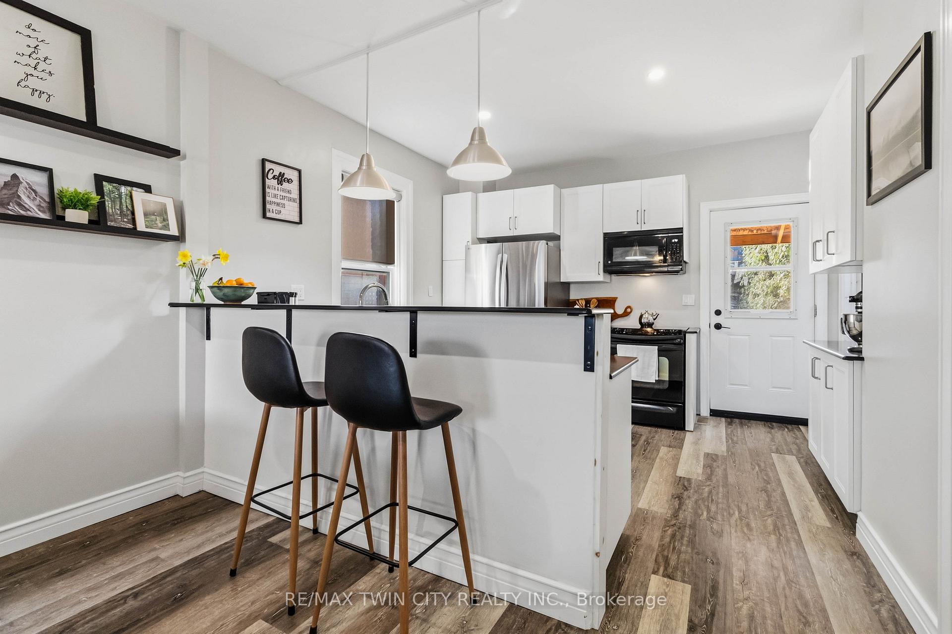 Photo 13 of 69 St Paul Avenue, Brantford, Holmedale — HOMEH