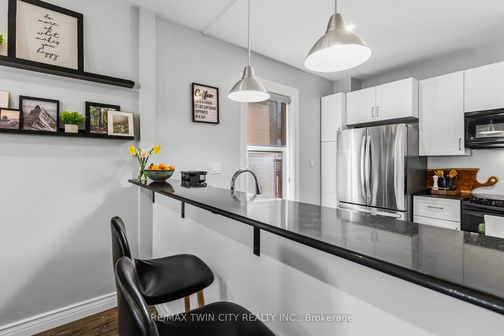 Photo 15 of 69 St Paul Avenue, Brantford, Holmedale — HOMEH