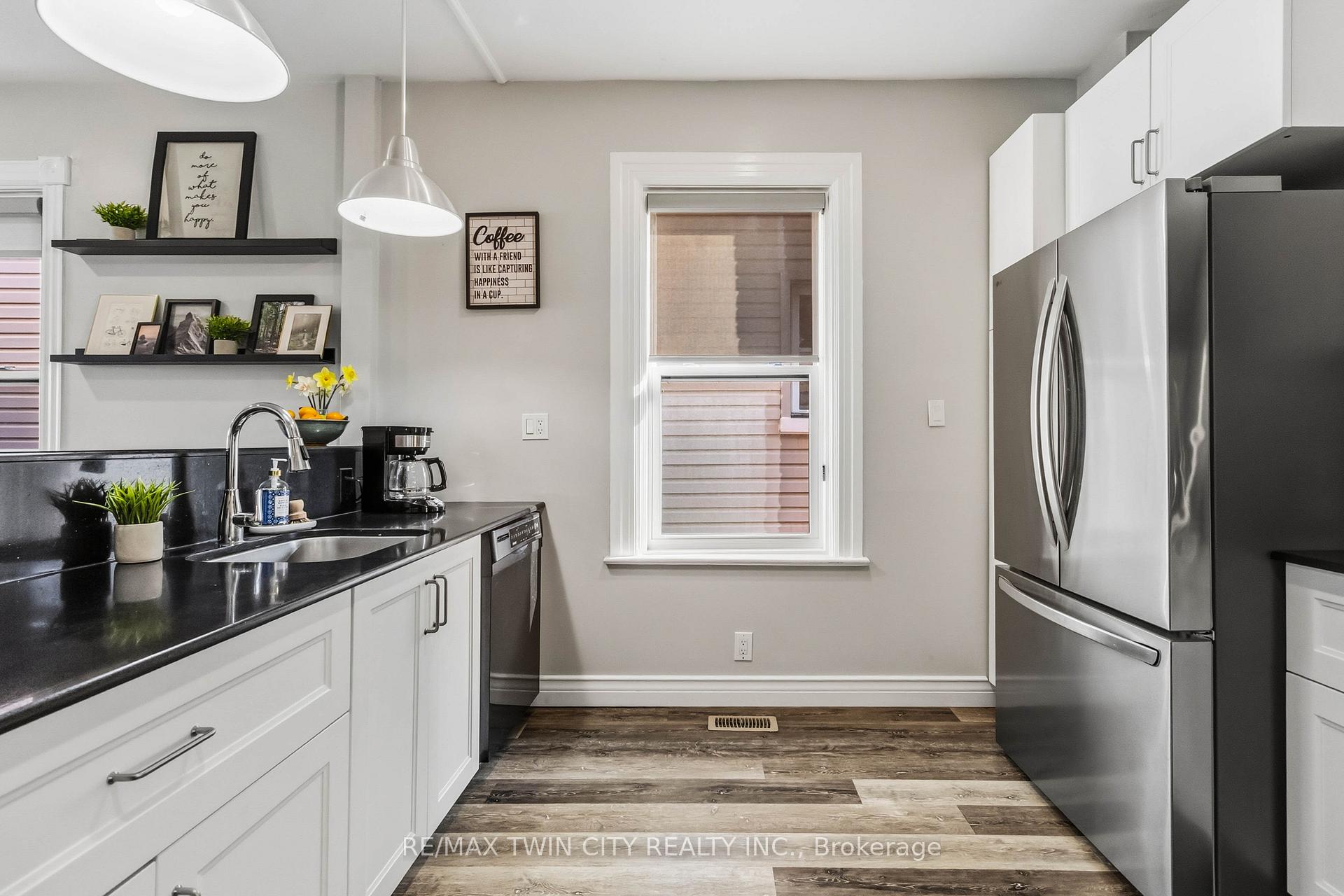 Photo 18 of 69 St Paul Avenue, Brantford, Holmedale — HOMEH