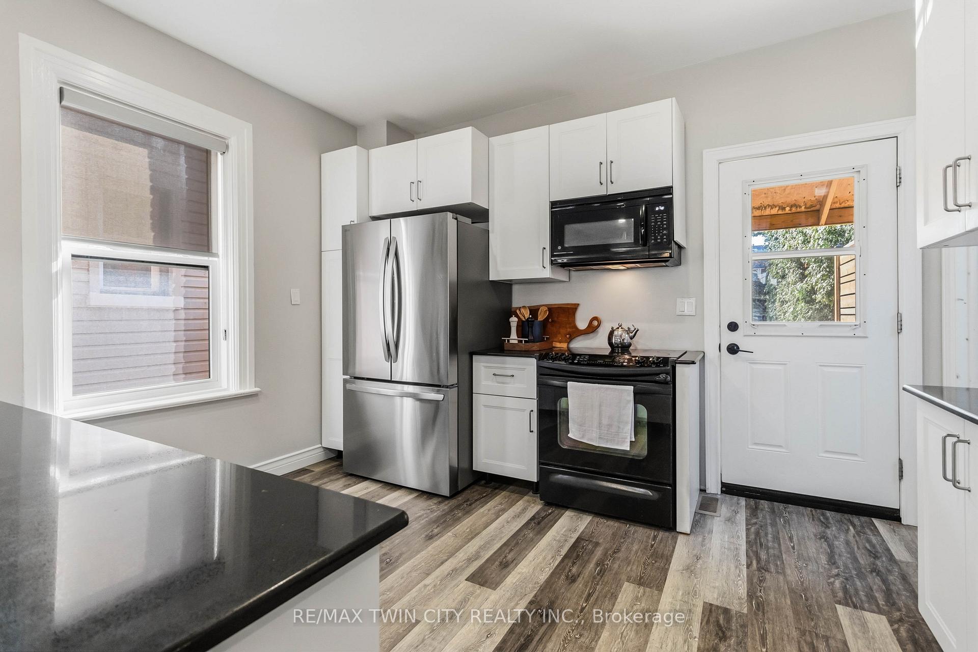 Photo 19 of 69 St Paul Avenue, Brantford, Holmedale — HOMEH