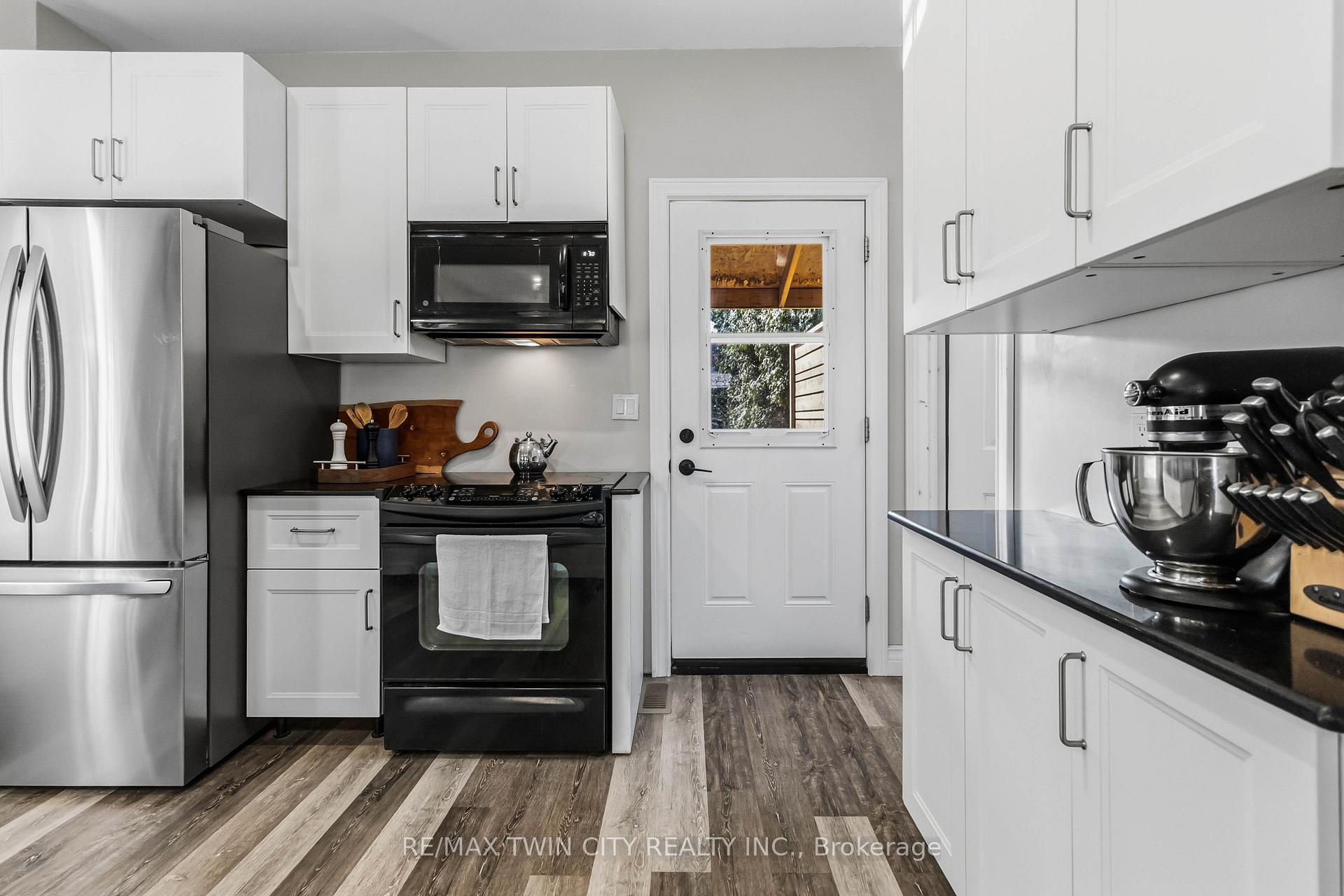 Photo 20 of 69 St Paul Avenue, Brantford, Holmedale — HOMEH