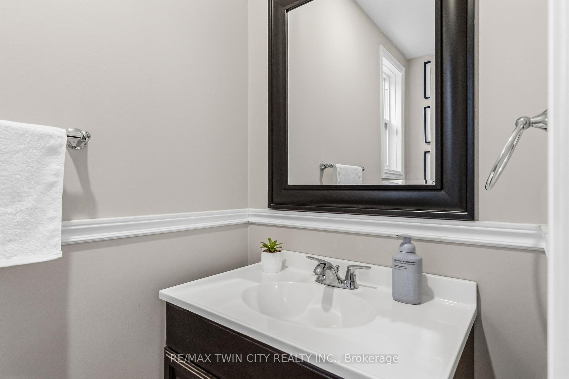 Photo 23 of 69 St Paul Avenue, Brantford, Holmedale — HOMEH