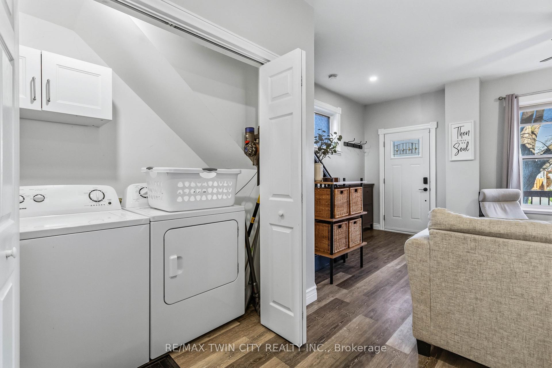 Photo 25 of 69 St Paul Avenue, Brantford, Holmedale — HOMEH