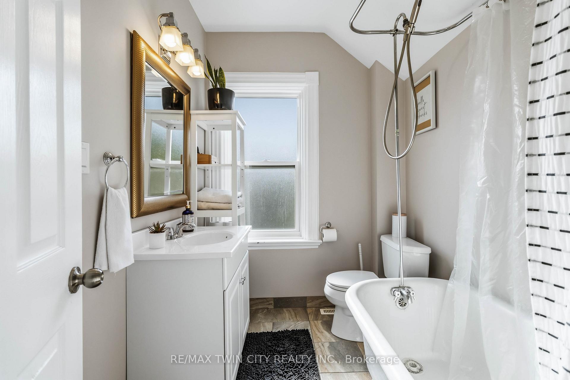 Photo 27 of 69 St Paul Avenue, Brantford, Holmedale — HOMEH