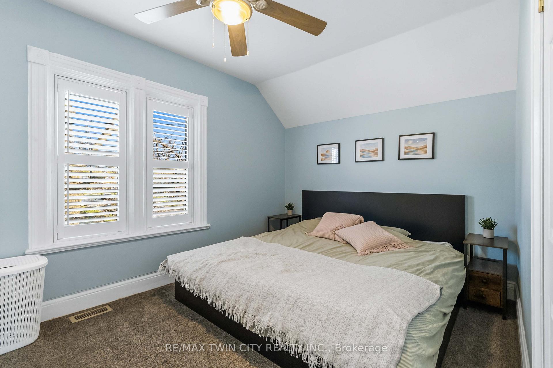 Photo 28 of 69 St Paul Avenue, Brantford, Holmedale — HOMEH