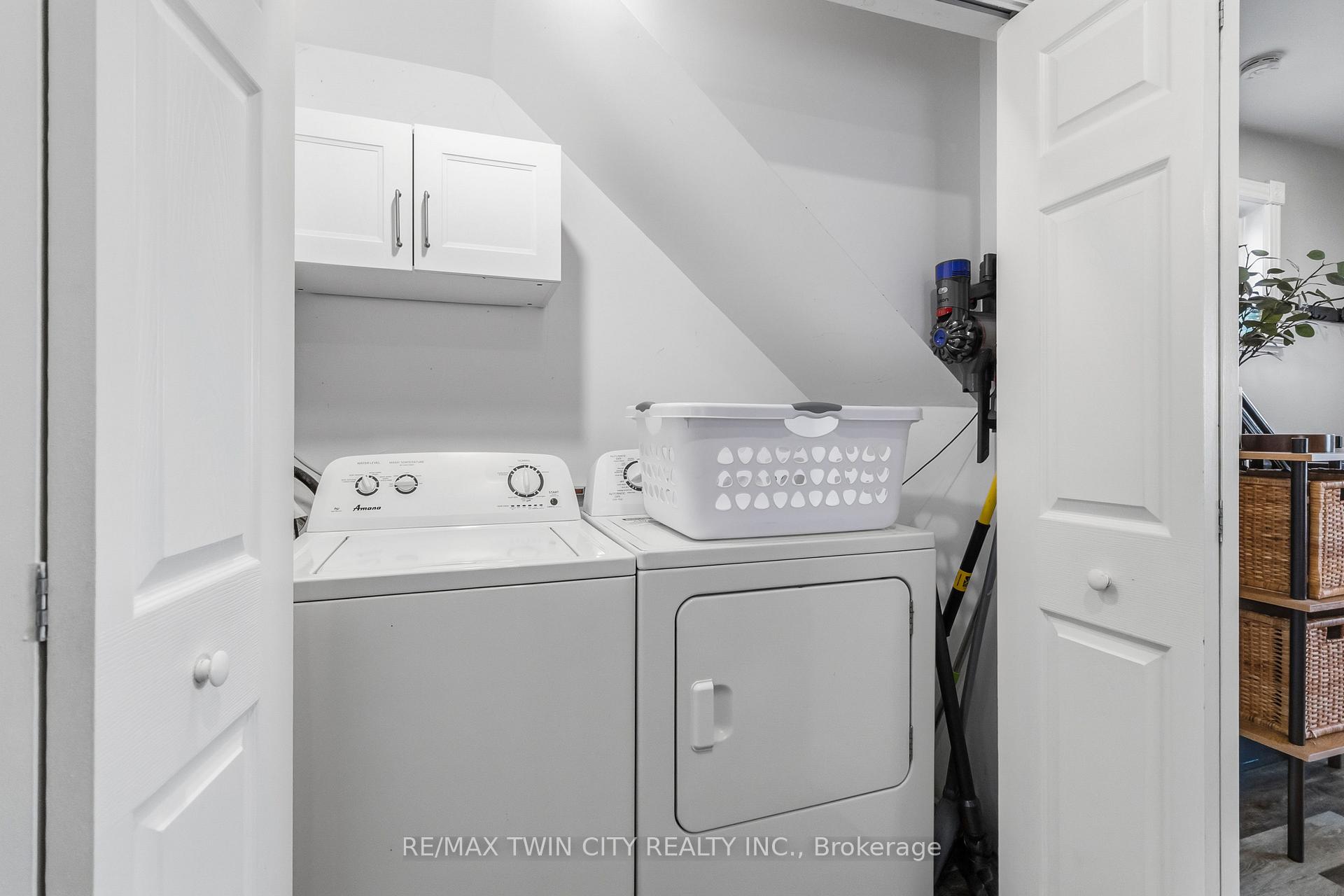 Photo 35 of 69 St Paul Avenue, Brantford, Holmedale — HOMEH