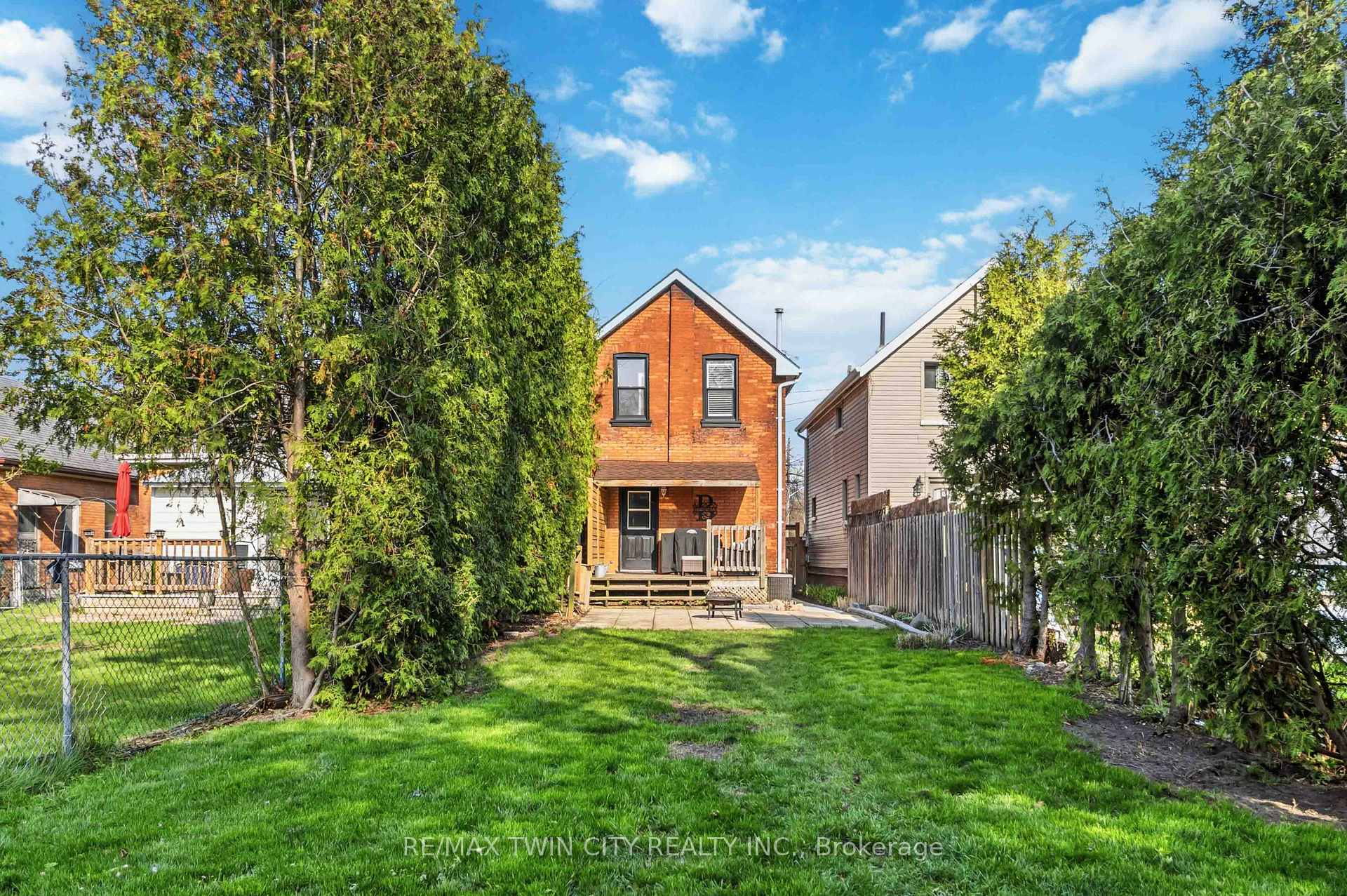 Photo 42 of 69 St Paul Avenue, Brantford, Holmedale — HOMEH