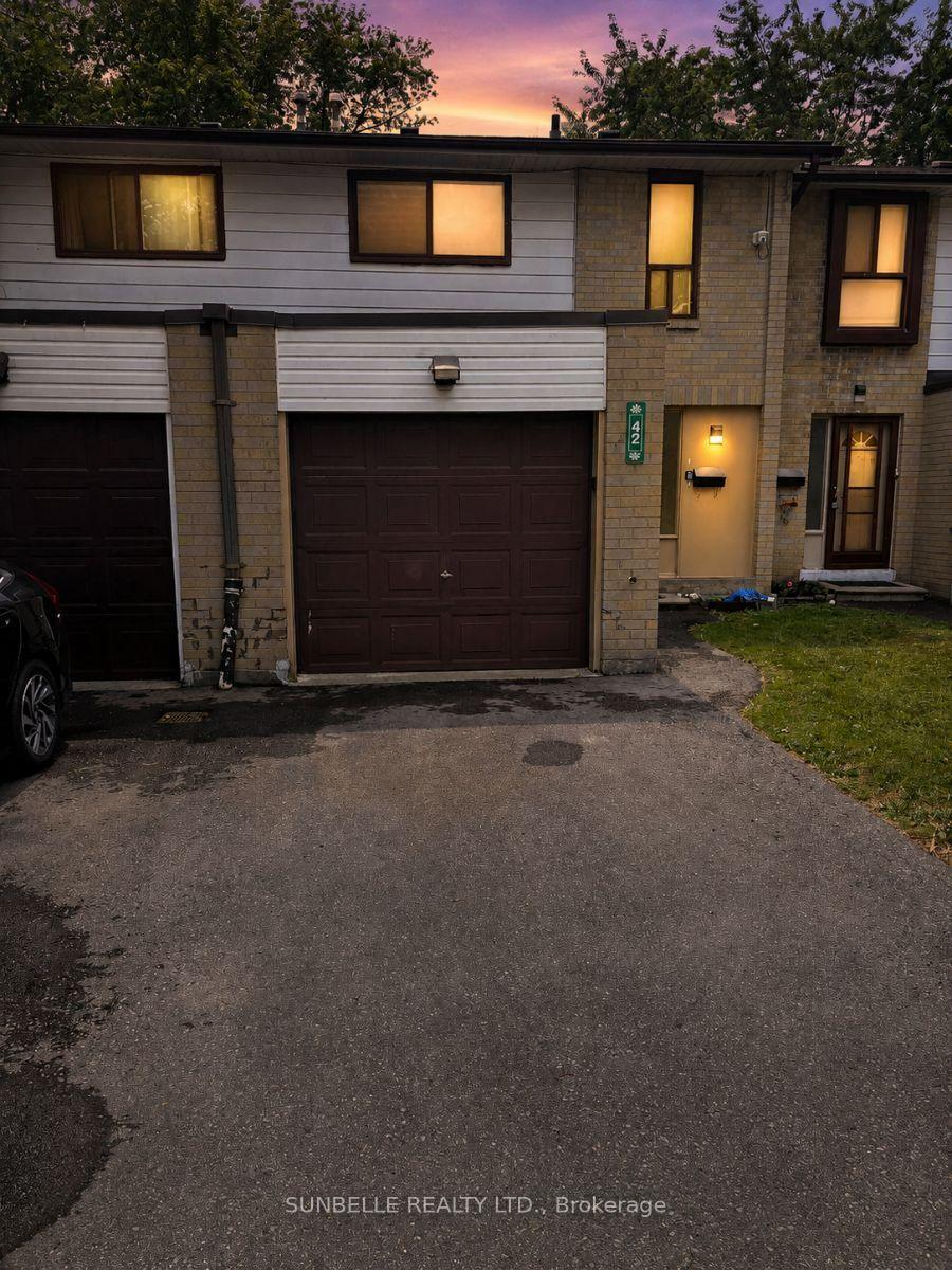 Photo 3 of 42 Fleetwood Crescent, Brampton, Southgate — HOMEH