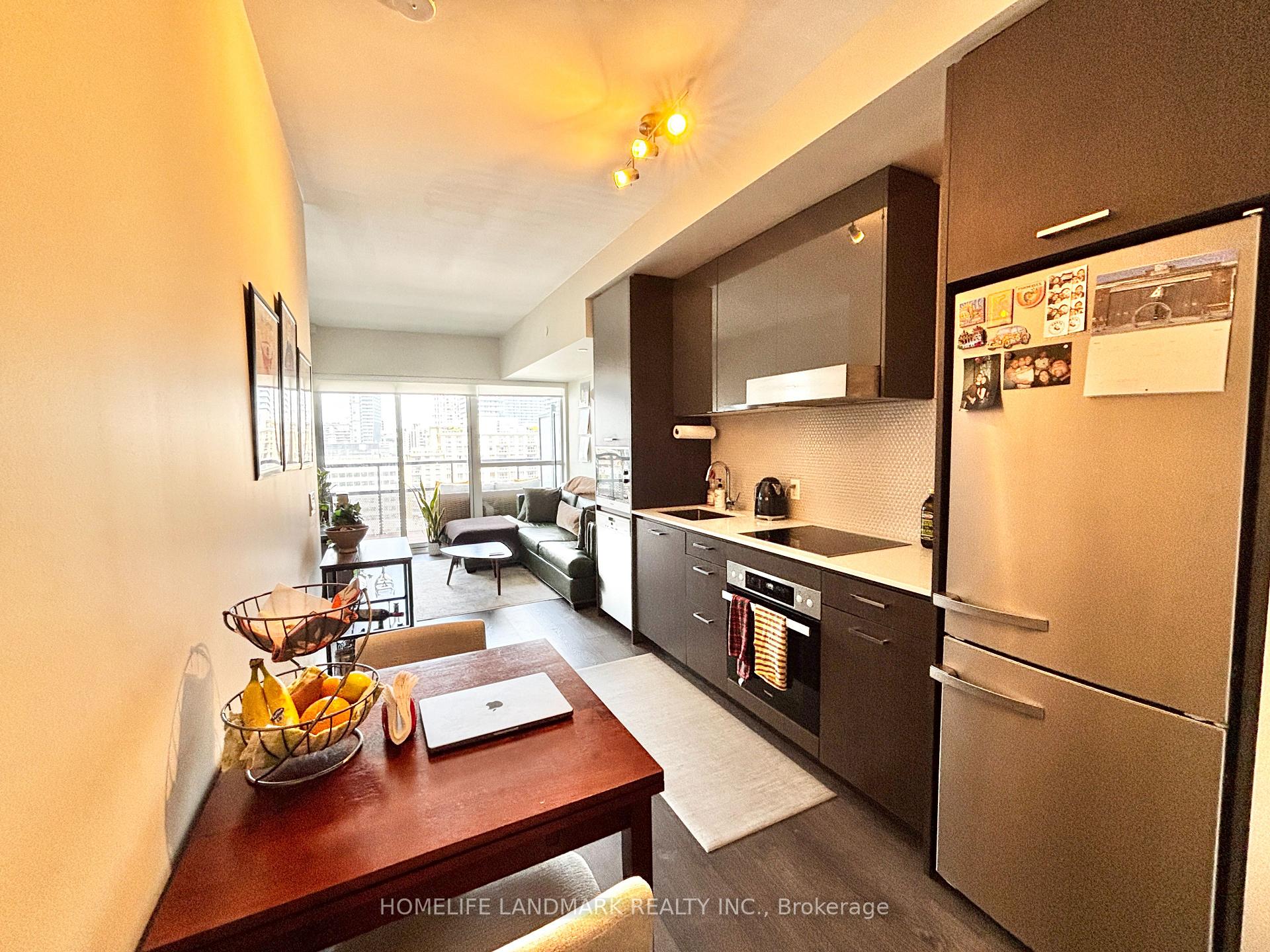 Photo 8 of Unit 1408, 11 Lillian Street, Toronto, Mount Pleasant West — HOMEH