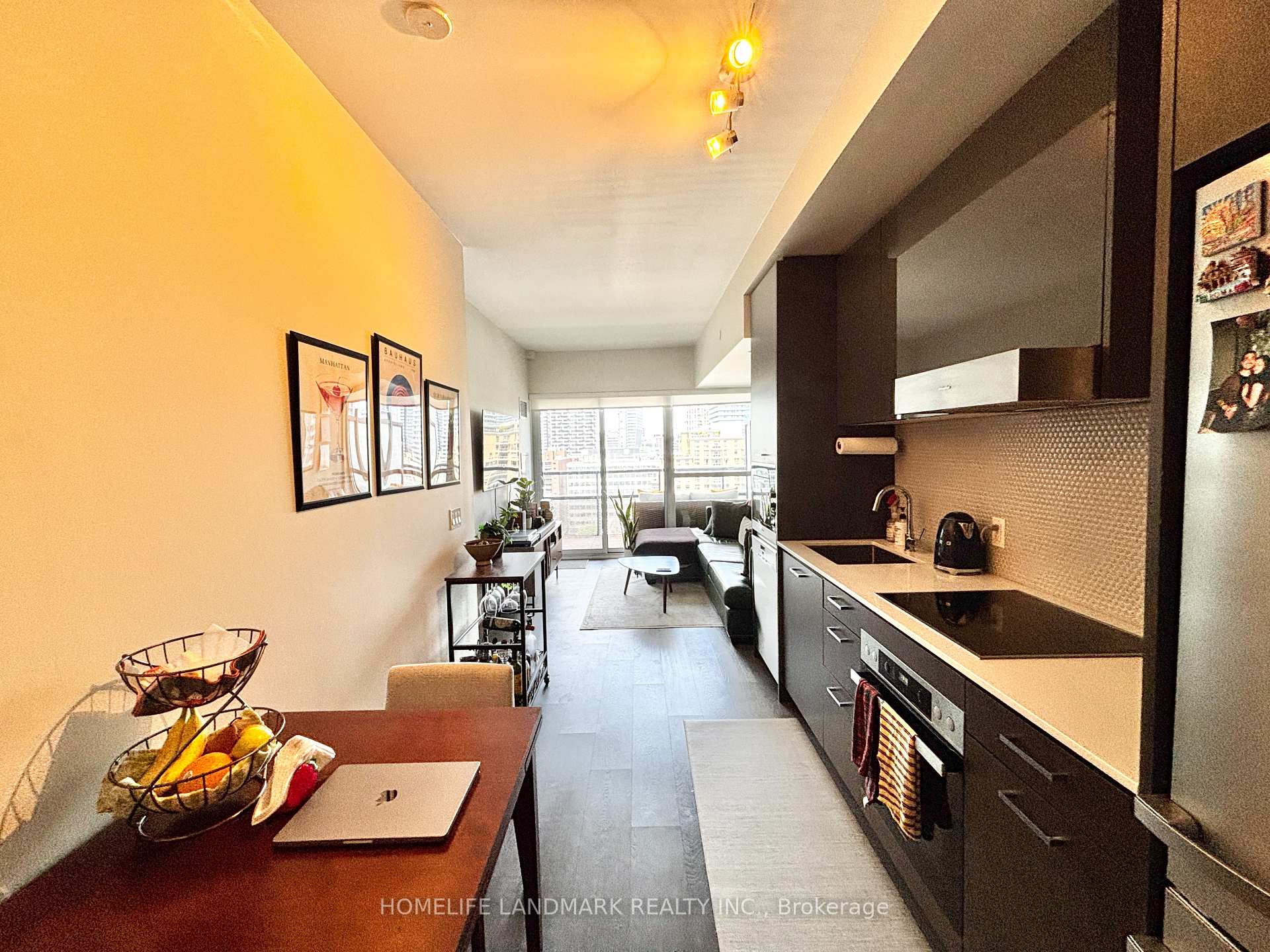 Photo 9 of Unit 1408, 11 Lillian Street, Toronto, Mount Pleasant West — HOMEH