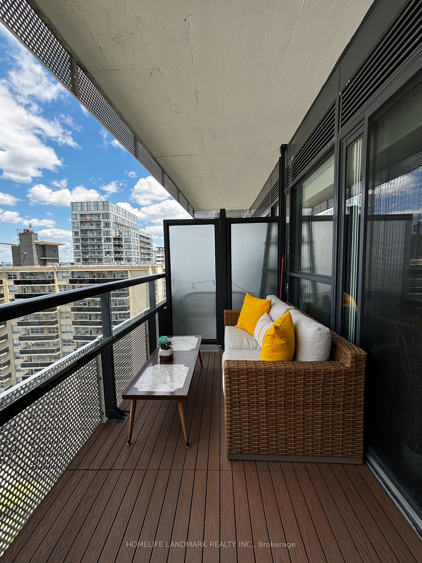 Photo 18 of Unit 1408, 11 Lillian Street, Toronto, Mount Pleasant West — HOMEH