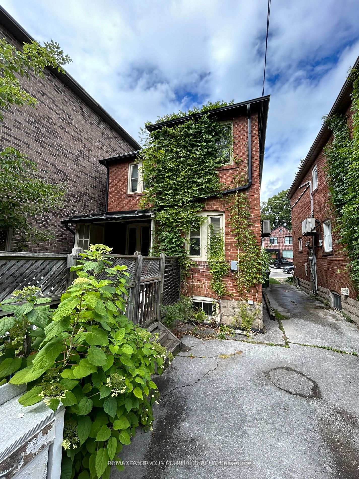 Photo 3 of 705 Hillsdale Avenue E, Toronto, Mount Pleasant East — HOMEH