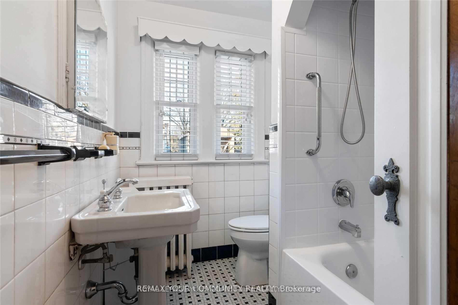 Photo 16 of 705 Hillsdale Avenue E, Toronto, Mount Pleasant East — HOMEH