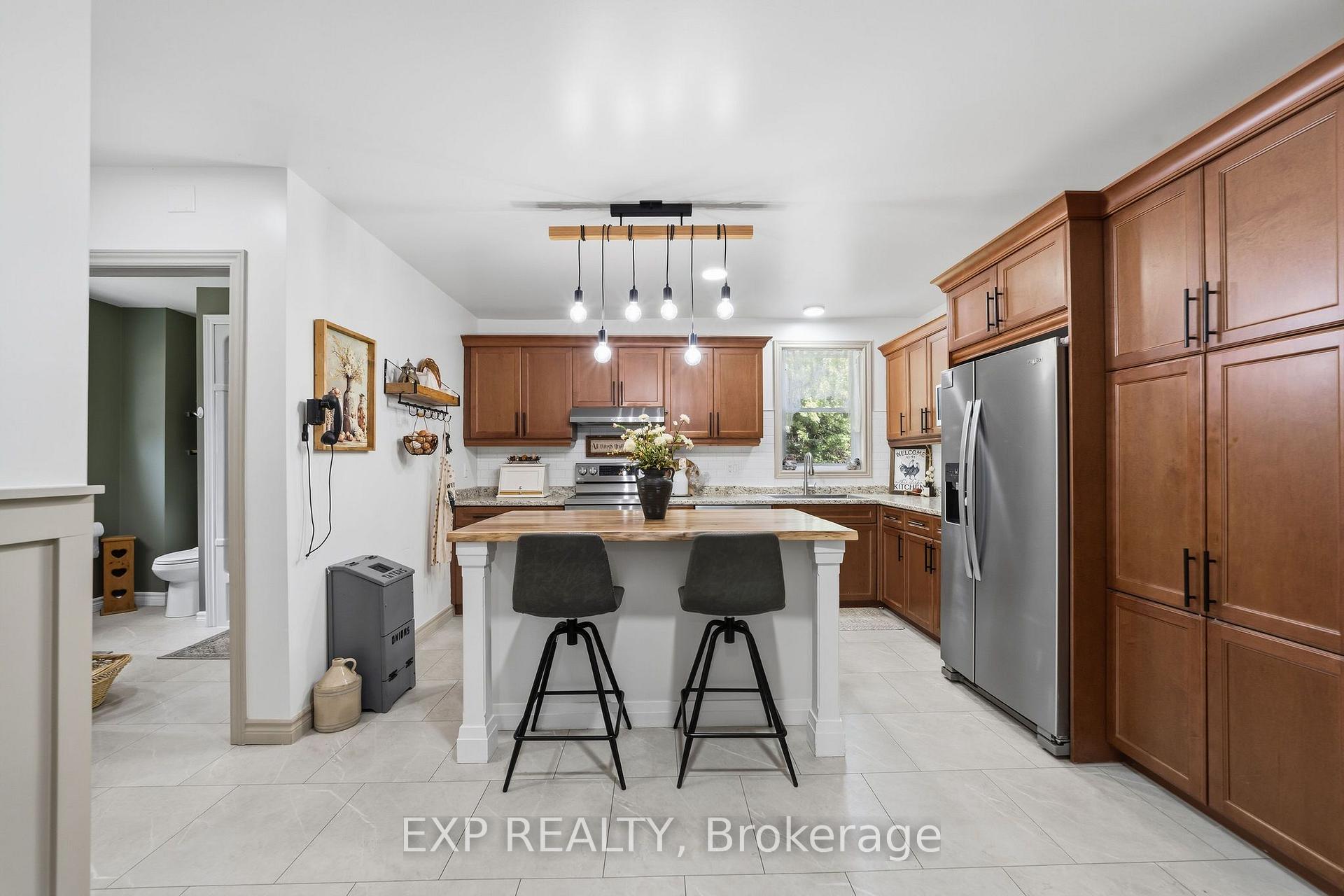 Photo 8 of 21243 Taits Road, Southwest Middlesex, Rural Southwest Middlesex — HOMEH