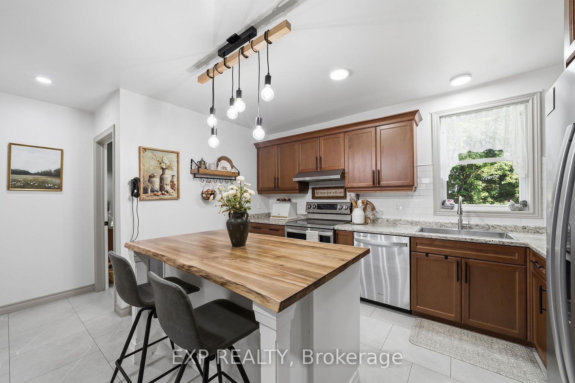 Photo 9 of 21243 Taits Road, Southwest Middlesex, Rural Southwest Middlesex — HOMEH