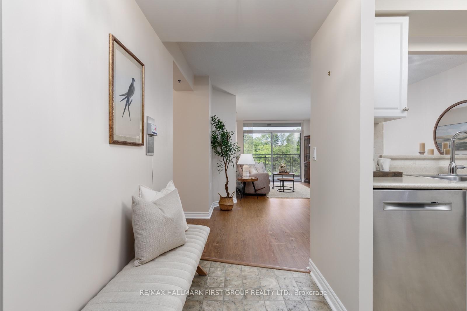 Photo 2 of Unit 1314, 100 Burloak Drive, Burlington, Appleby — HOMEH