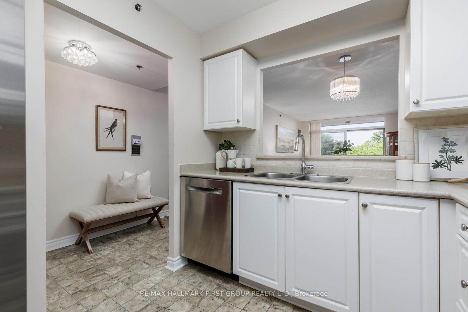 Photo 4 of Unit 1314, 100 Burloak Drive, Burlington, Appleby — HOMEH