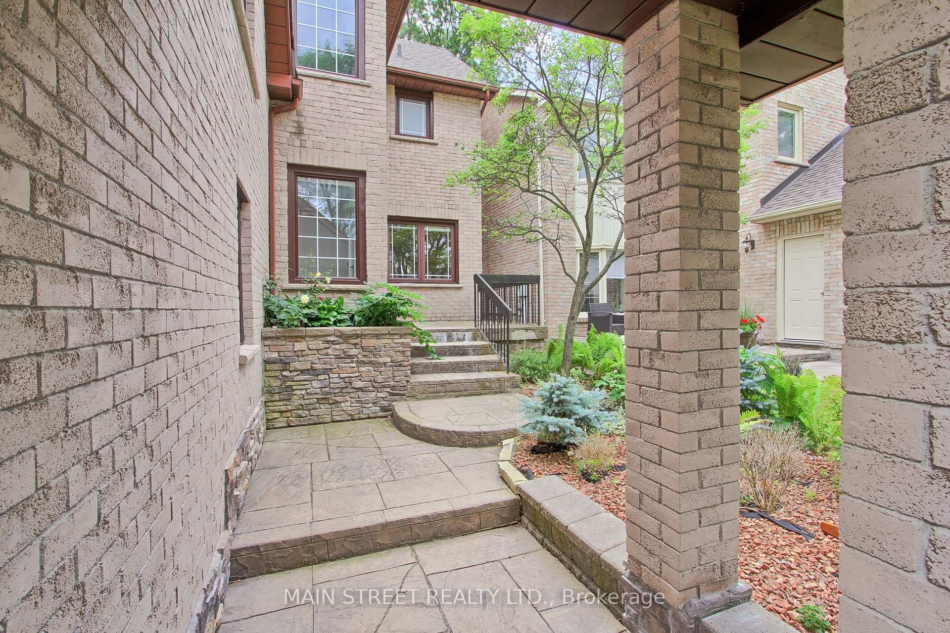 Photo 3 of 27 Murdock Avenue, Aurora, Aurora Heights — HOMEH