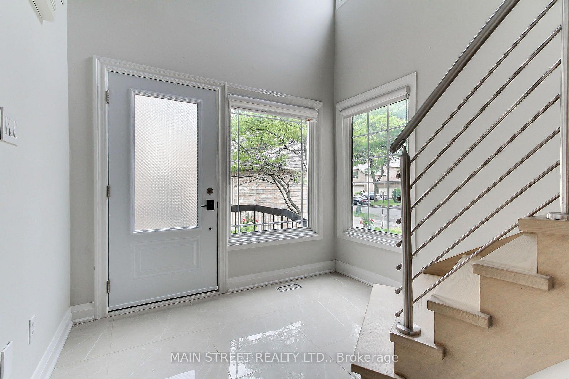 Photo 5 of 27 Murdock Avenue, Aurora, Aurora Heights — HOMEH
