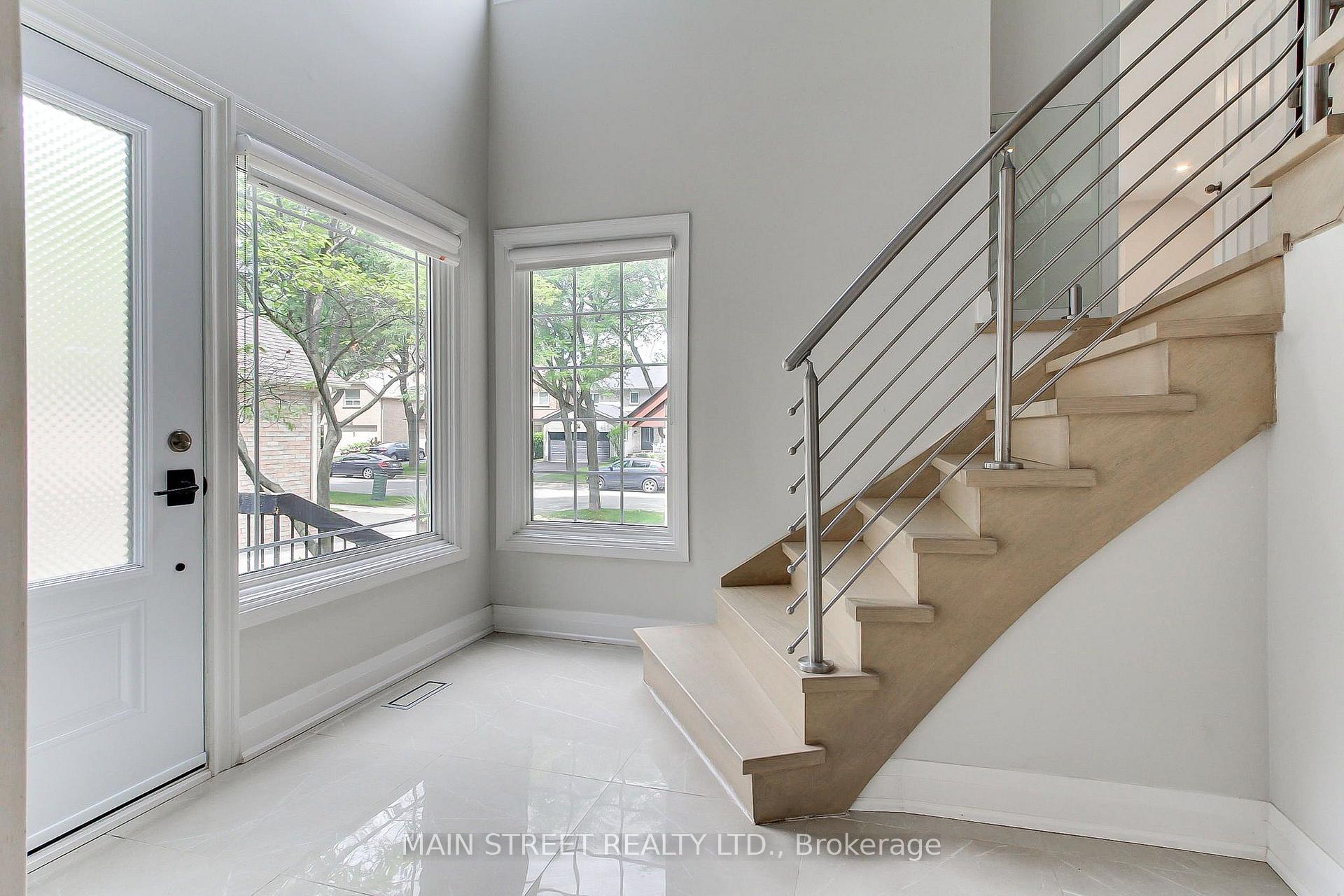 Photo 6 of 27 Murdock Avenue, Aurora, Aurora Heights — HOMEH