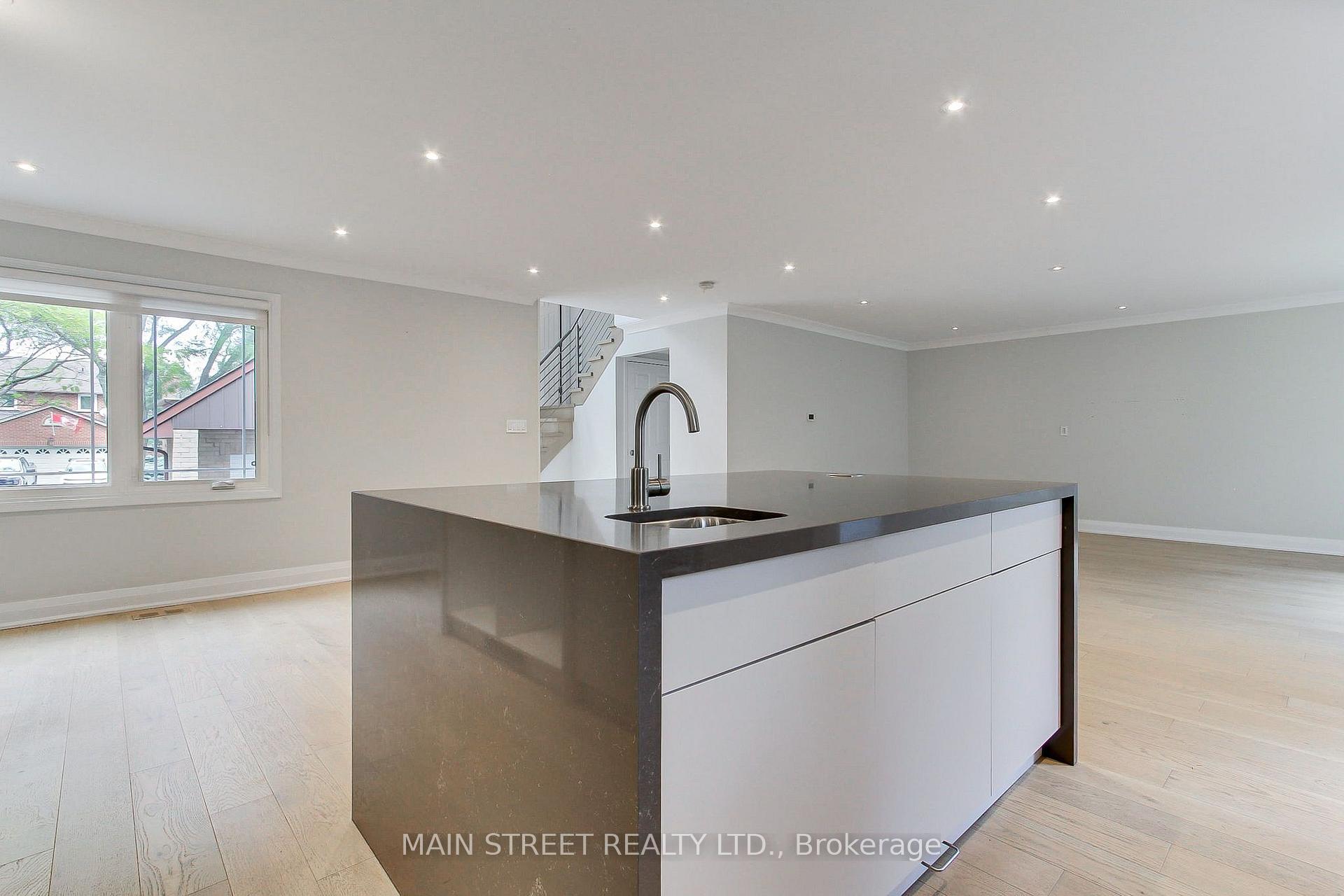 Photo 10 of 27 Murdock Avenue, Aurora, Aurora Heights — HOMEH